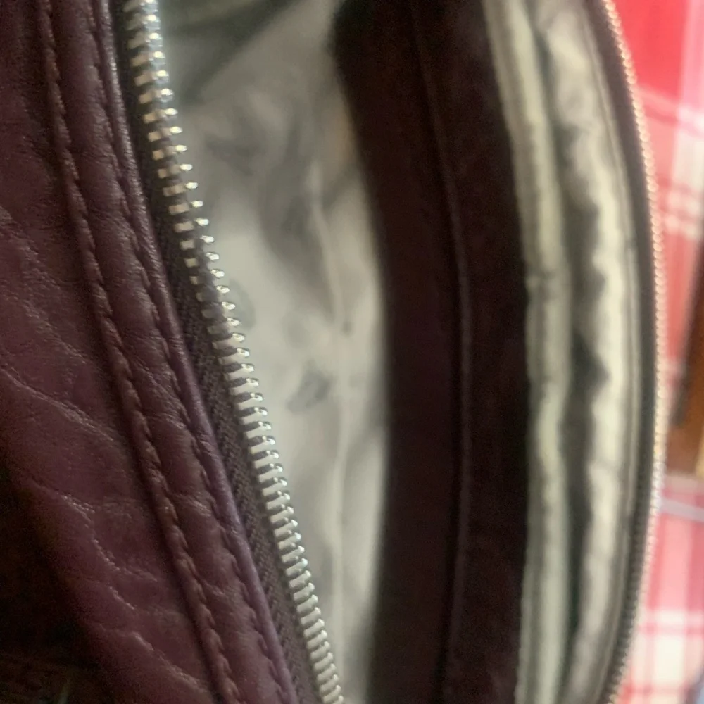 Vintage Leather Tote in Rich Purple - Picture 9 of 13